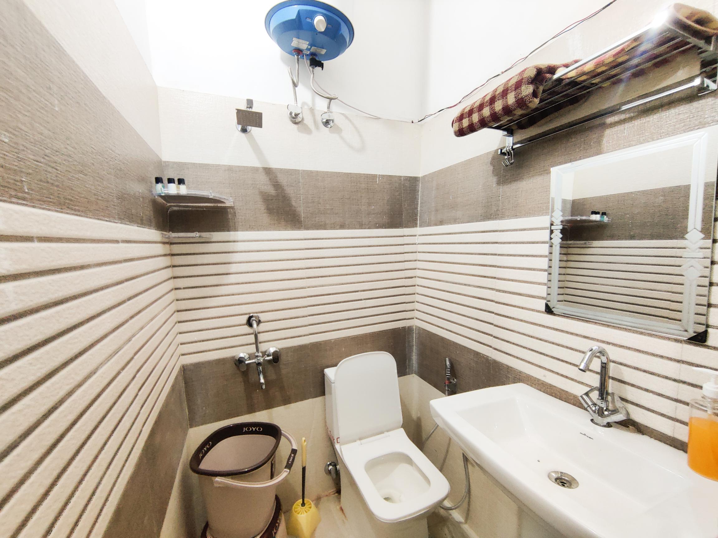 Room 2 Image 4